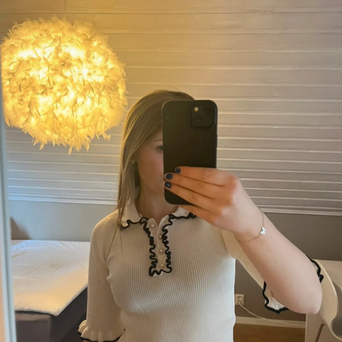 Vit ribbad klänning med volang från Holly & Whyte - 3