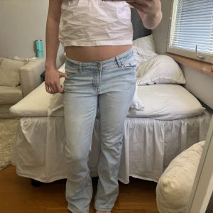 Ljusblå Jeans - Från Lindex, liten defekt som jag visar i slutet
