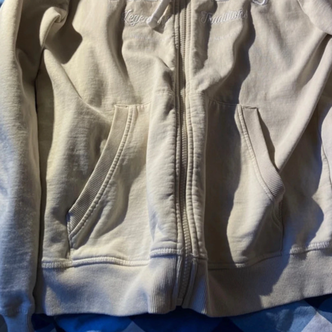 Beige ziphoodie från Vinson Polo Club - 2