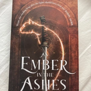 An ember in ashes  - An ember in ashes. Play men har skaver som man kan se på Bild.