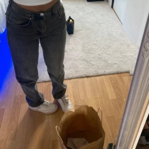 Gråa jeans  - Använd några gånger storlek 36