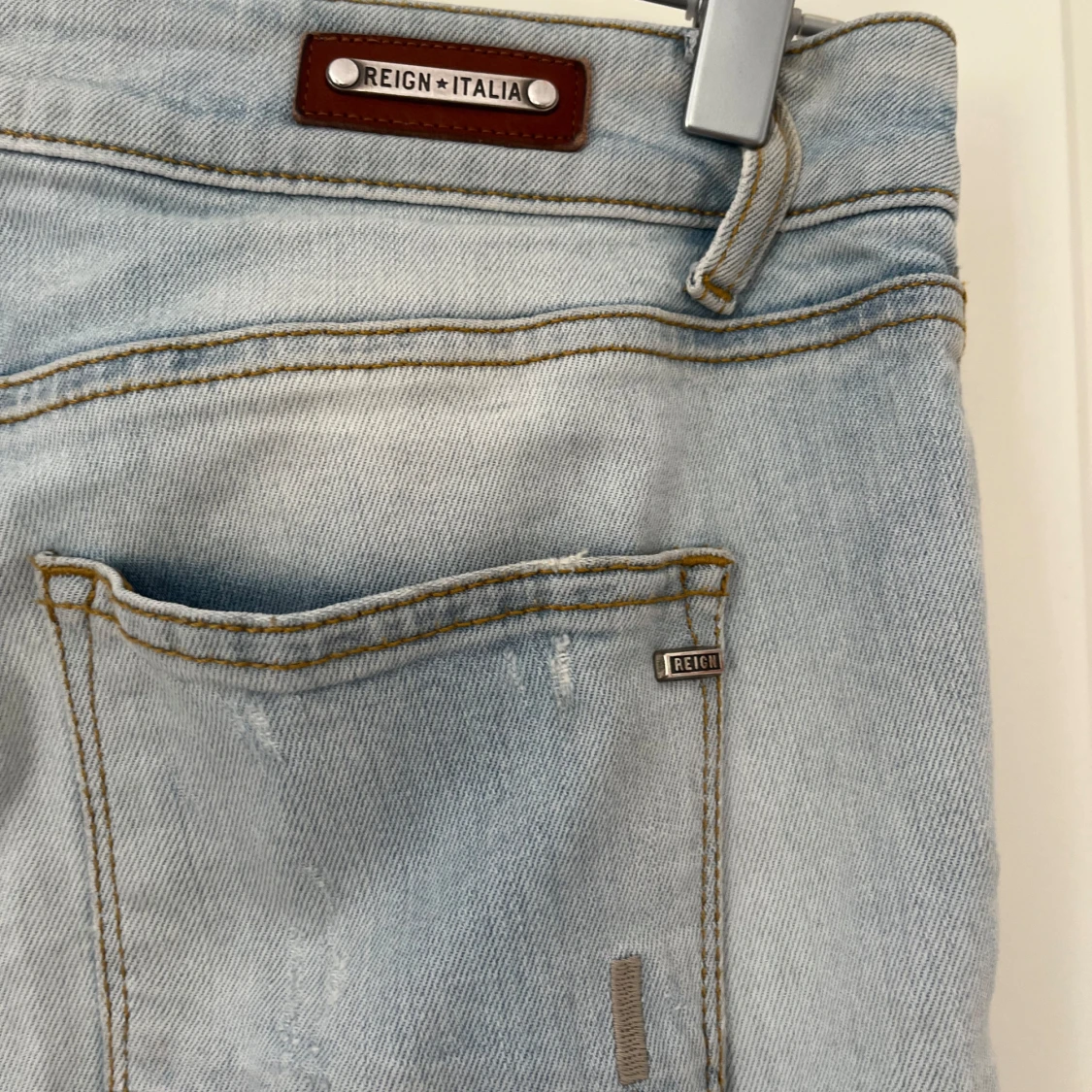 Ljusblå bootcut jeans från Reign Italia - 2