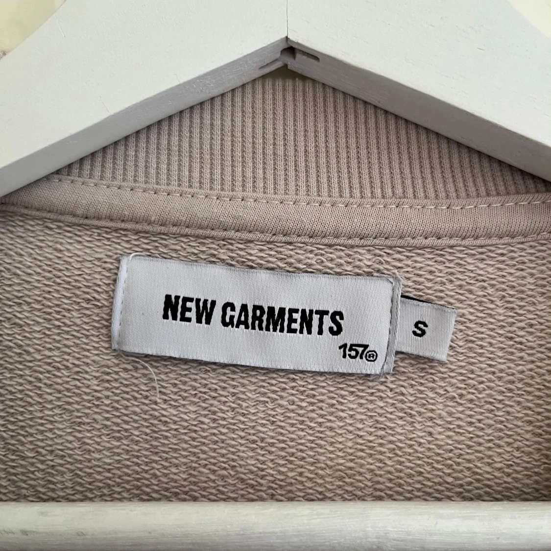 Beige stickad tröja från New Garments - 2