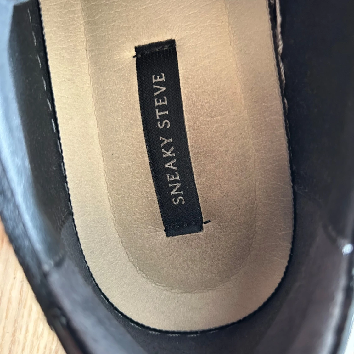 Svarta sneakers från Sneaky Steve - 2