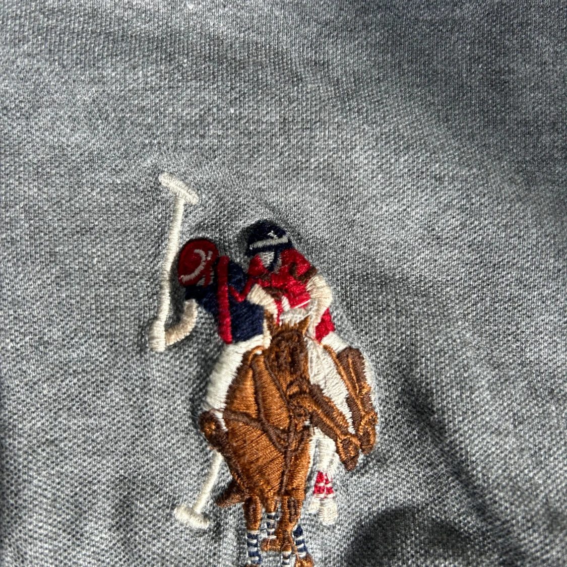 Grå pikétröja från U.S. Polo Assn. - 1