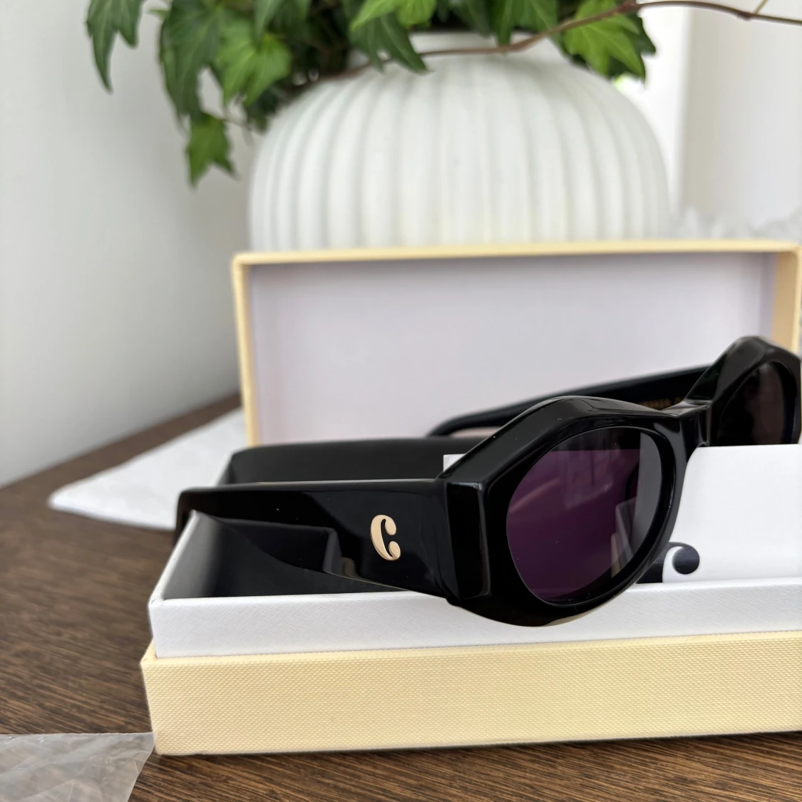 Svarta solglasögon Celeste från Corlin - 1