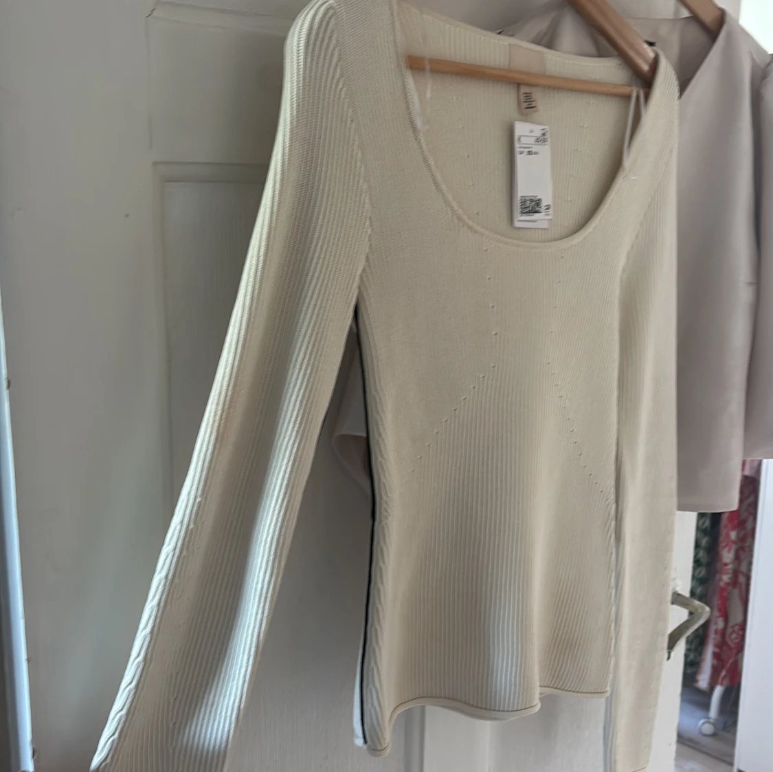 Ribbad offwhite långärmad topp från H&M - 3