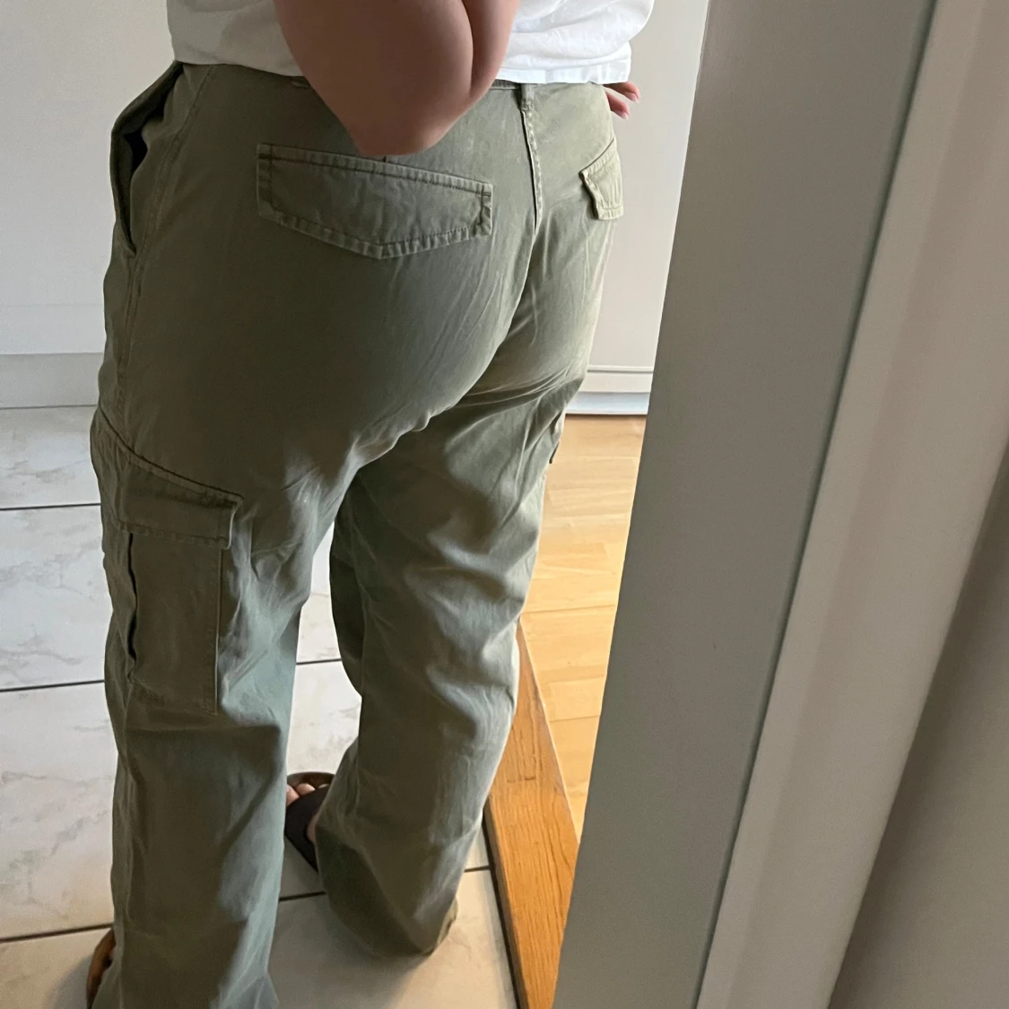 Olivgröna byxor med raka ben - 1