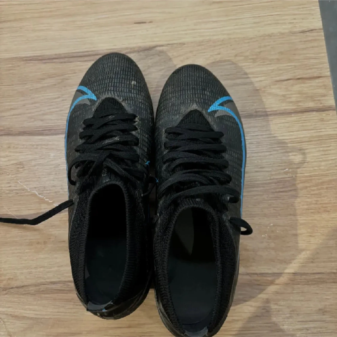 Svarta fotbollsskor från Nike - 1