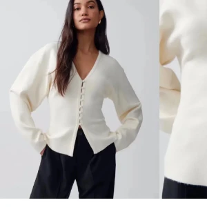 Vit kofta med knappar - Vit kofta från Gina. Använd 1 gång. Storlek M men sitter bra på mig som normalt har xs/s❤️