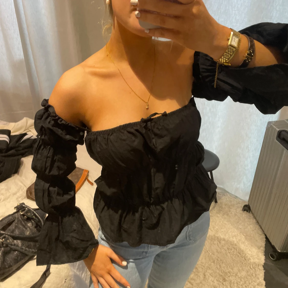 Svart offshoulder blus