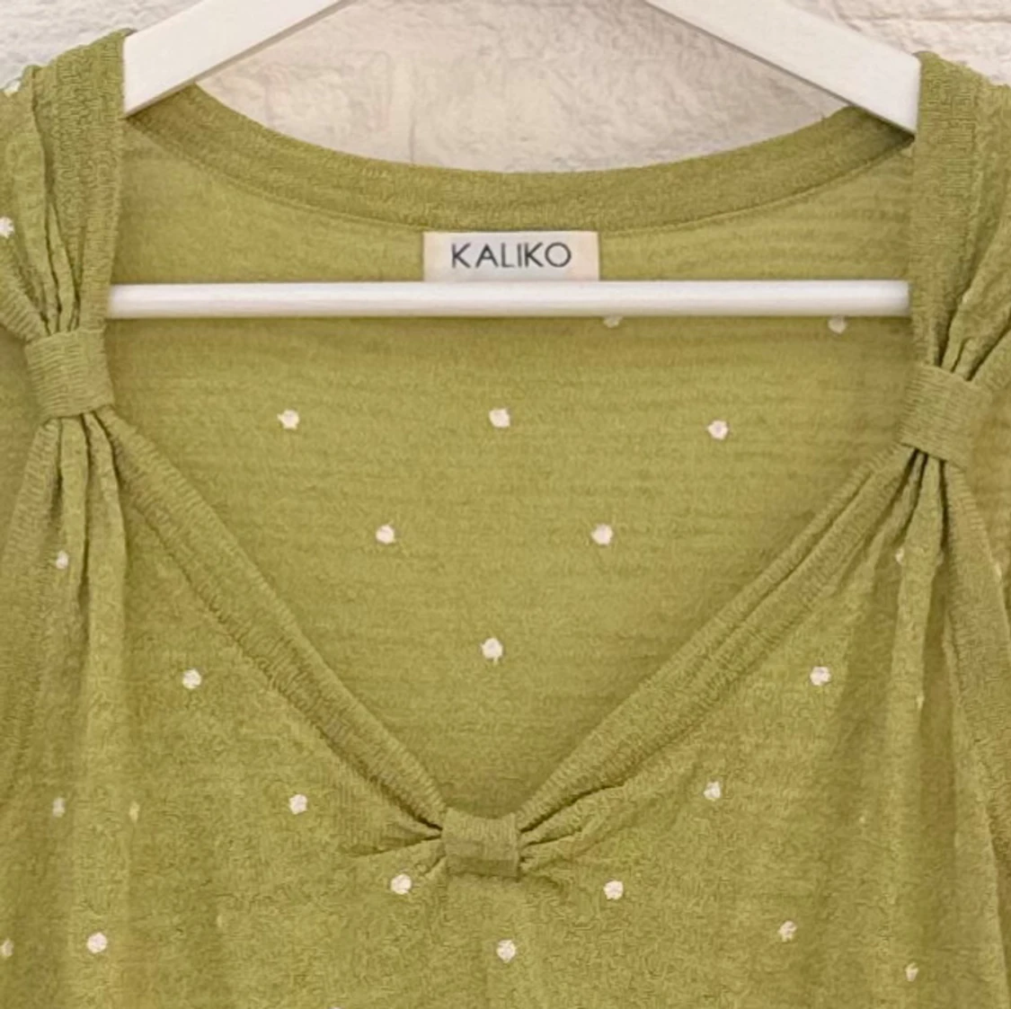 Grön prickig linnetopp från Kaliko - 1