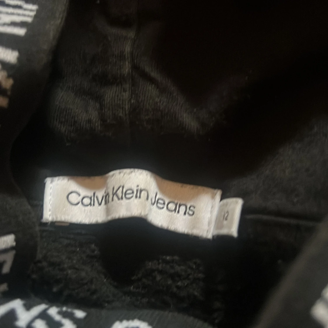 Svart hoodie och byxor från Calvin Klein Jeans - 2