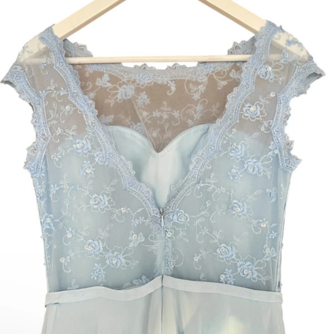 Ljusblå balklänning från Hebeos