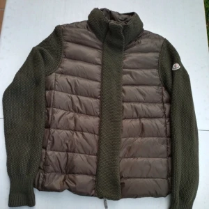 Moncler cardigan - Moncler cardigan militärgrön 