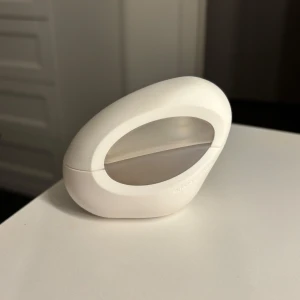 Ariana Grande MOD Vanilla - Ariana Grande MOD Vanilla parfym 30 ml men cirka hälften är kvar. Säljer då den inte kommer till användning längre🤍