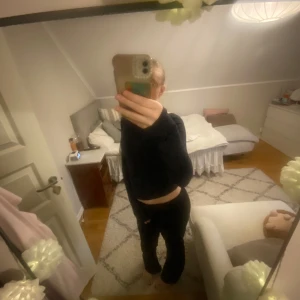 Marinblå yoga topp - Säger en marinblå yoga topp. Passar mig inte längre på längden. 