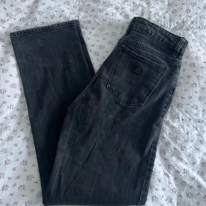 Abrand straight jeans storlek 27 - Storlek 27, modell 94 high straight