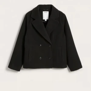 Svart kappa  - Snygg svart kappa från kaphal. Använd 1 säsong ish. 