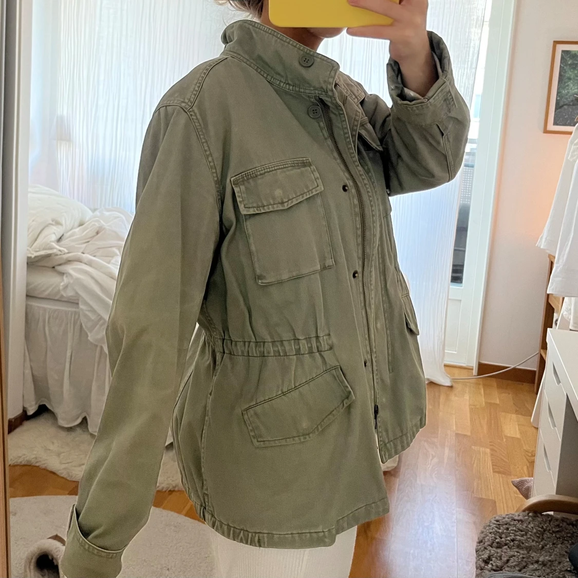 Olivgrön jacka med dragkedja - 1