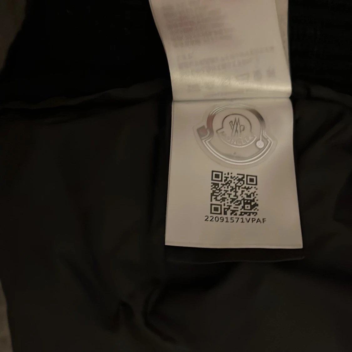 Svart dunjacka med huva - 4