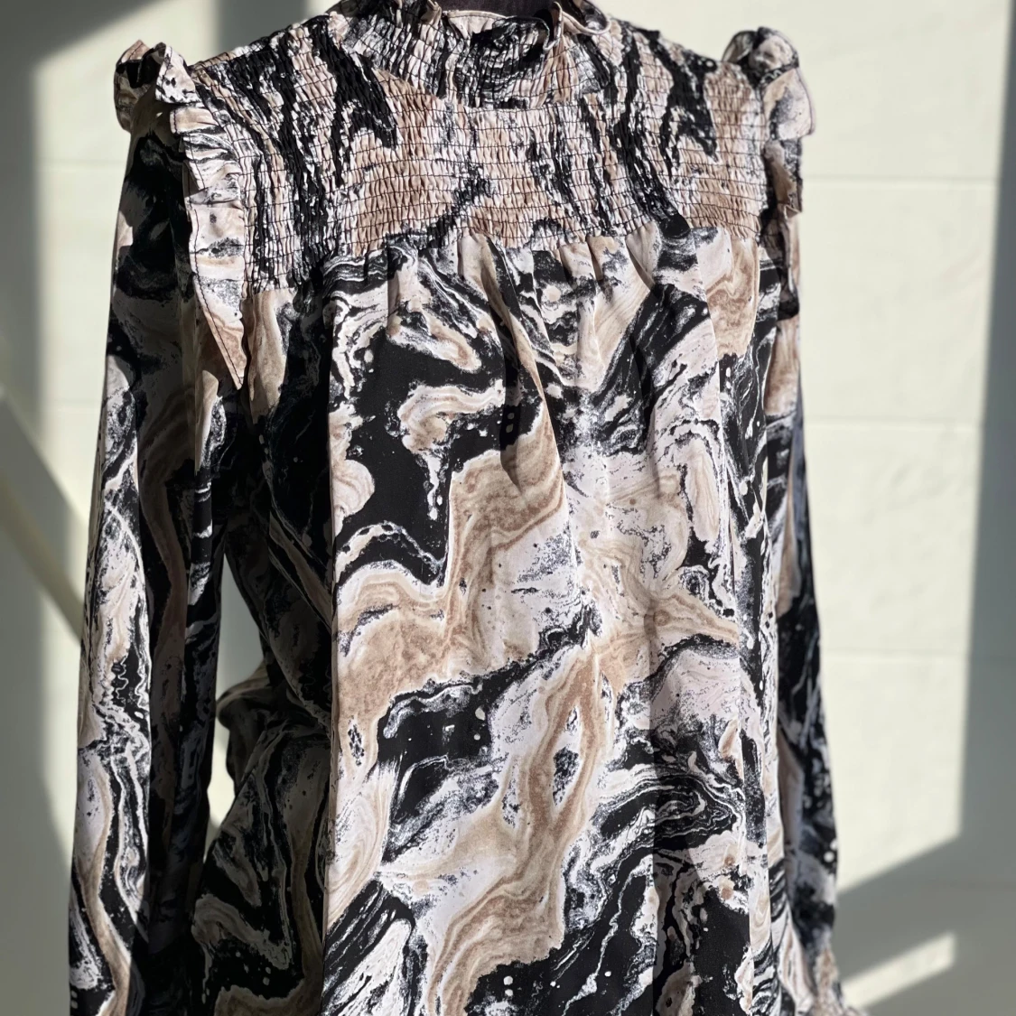 Blus från Unika Paris storlek M / L  - 4