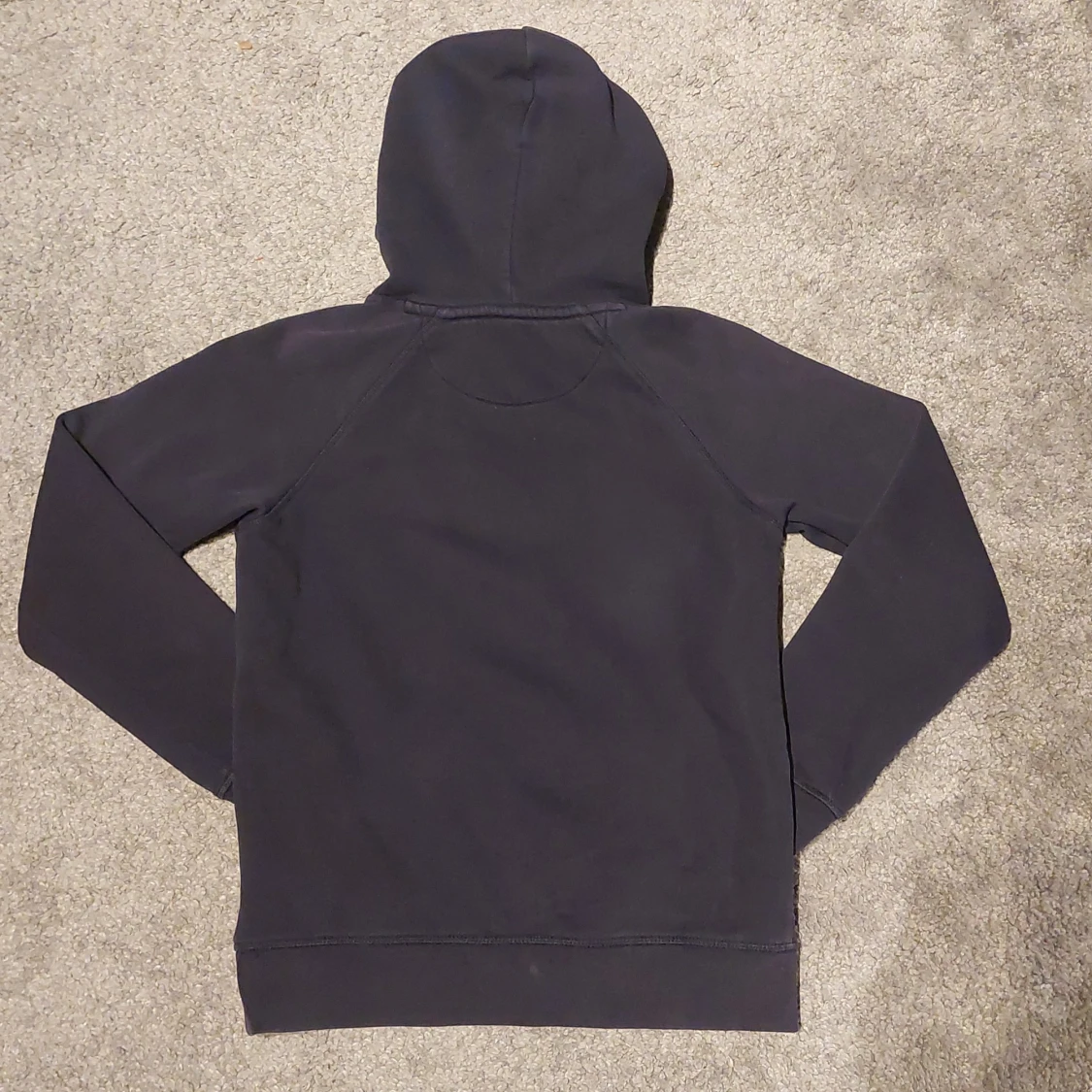 Mörkblå hoodie från GANT - 2