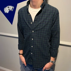 RALPH LAUREN SKJORTA - Fet flanell skjorta från Ralph Lauren | Skick: 9/10 | Strl: M | Modellen är 182cm lång | Hör av dig om du undrar någonting!