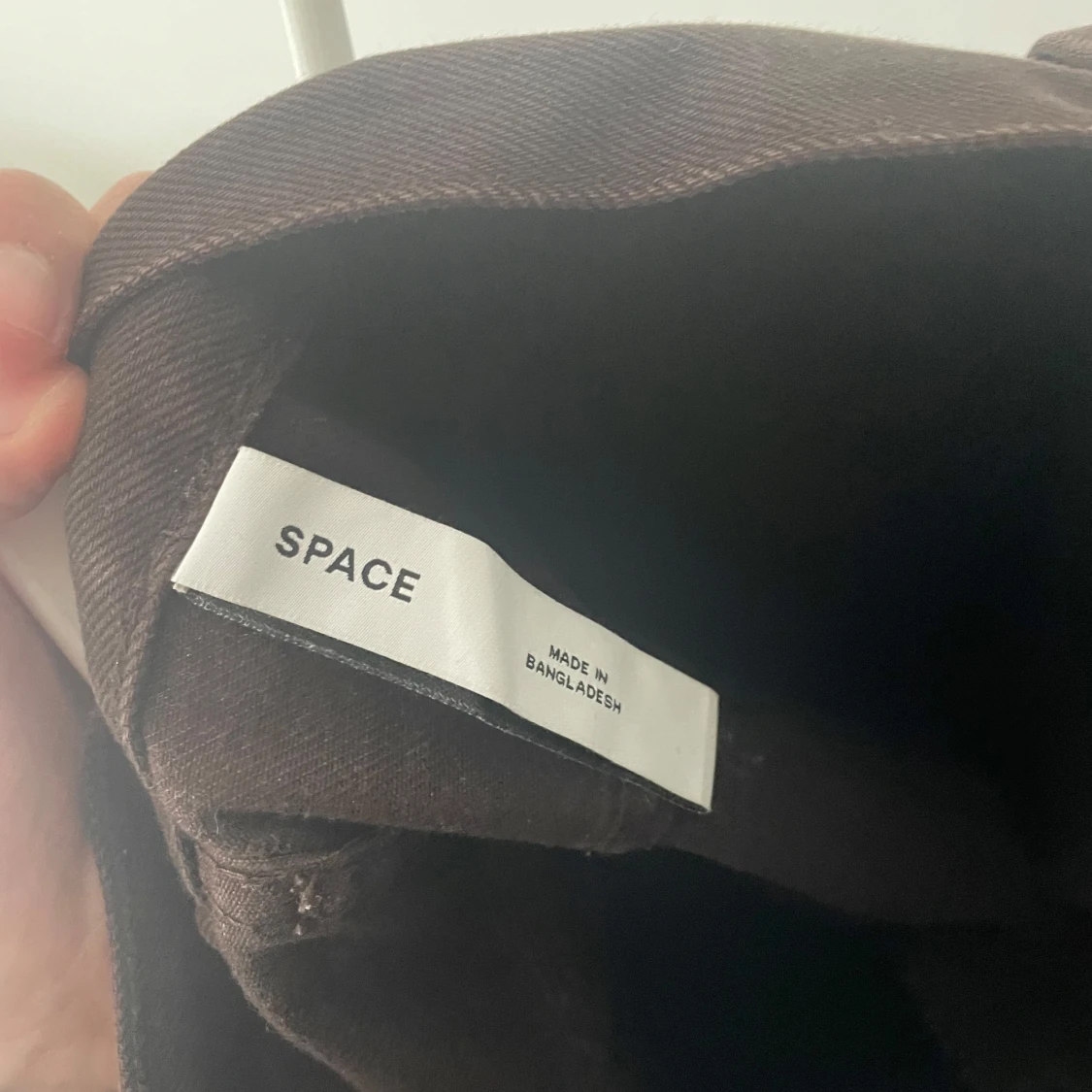 Bruna jeansbyxor från Weekday - 1