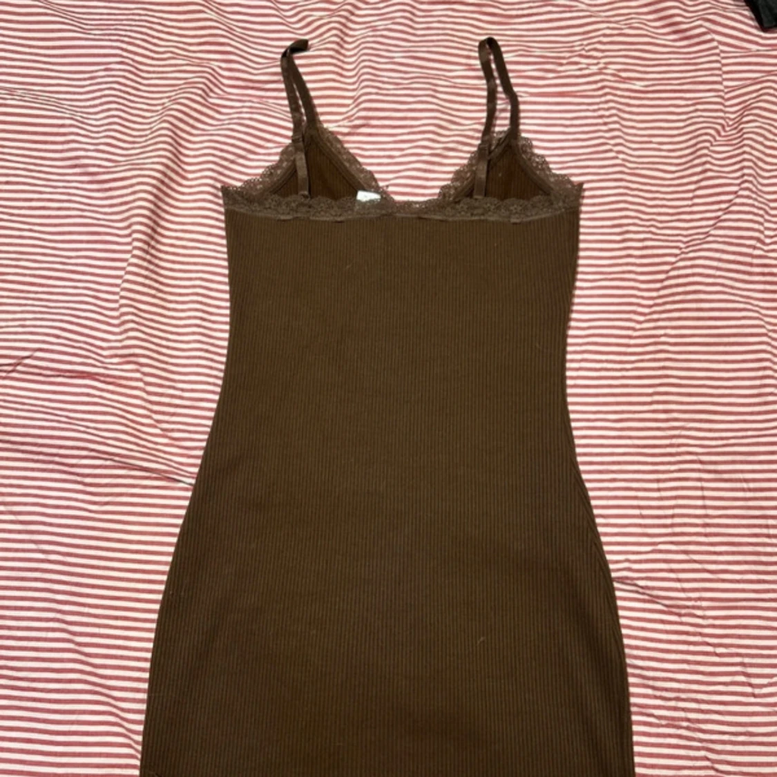 Brun ribbad klänning från Divided - 1