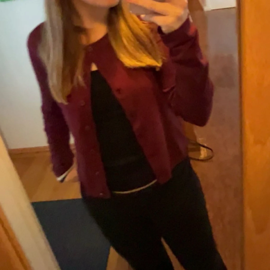 Vinröd kofta med knappar - 1