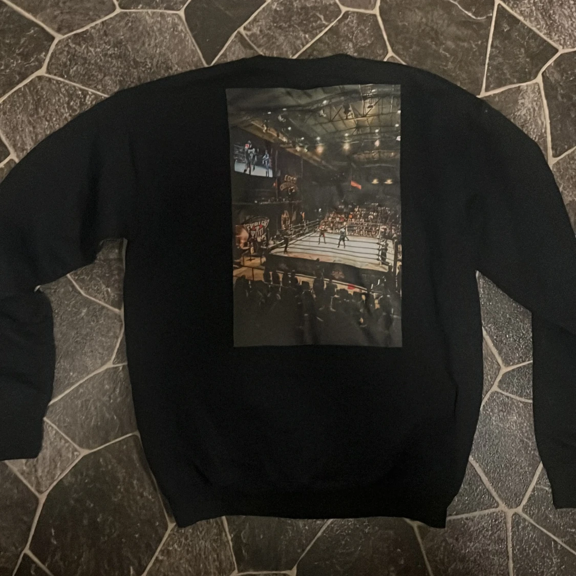 Svart sweatshirt från Punchy