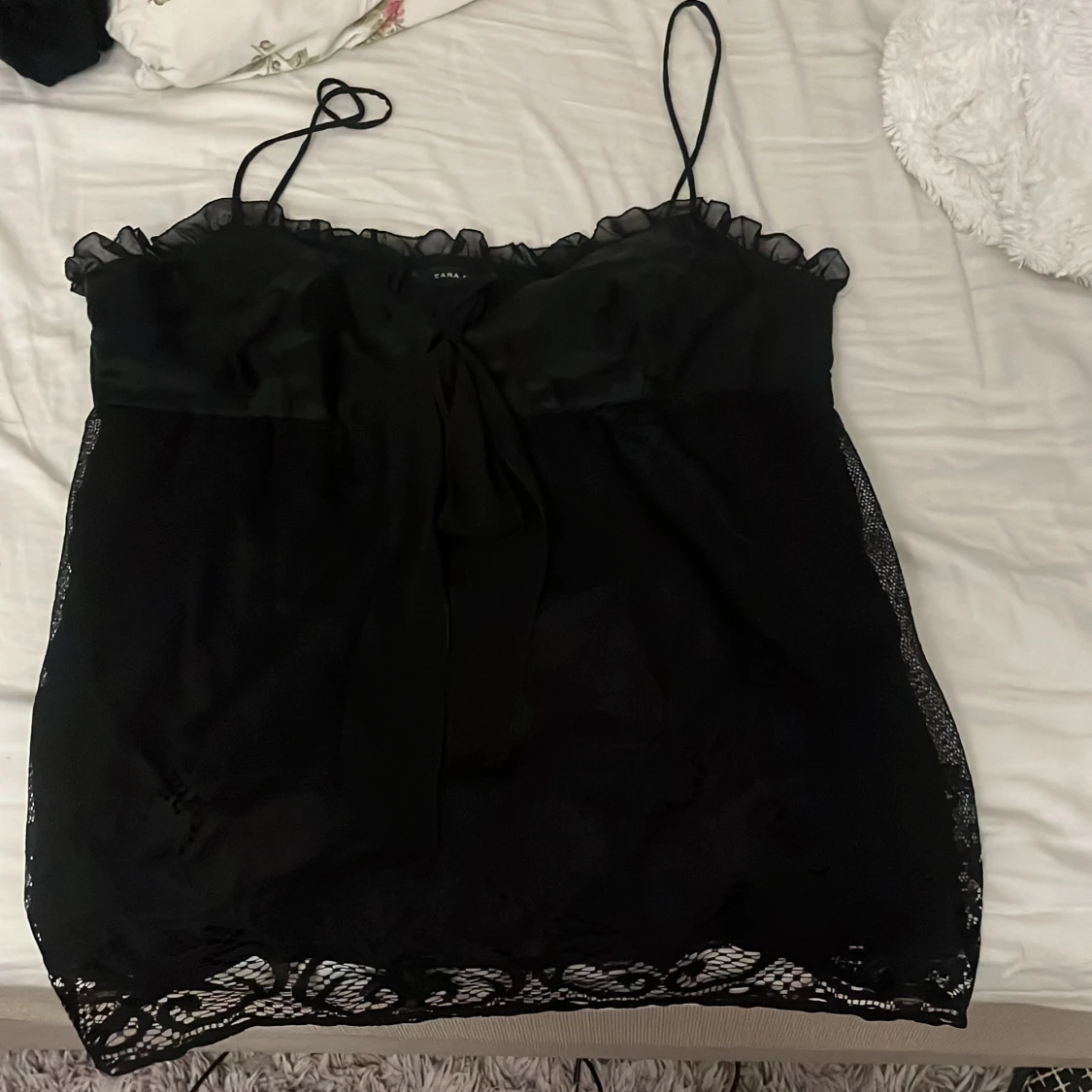 Svart axelbandslös topp från Zara Basic