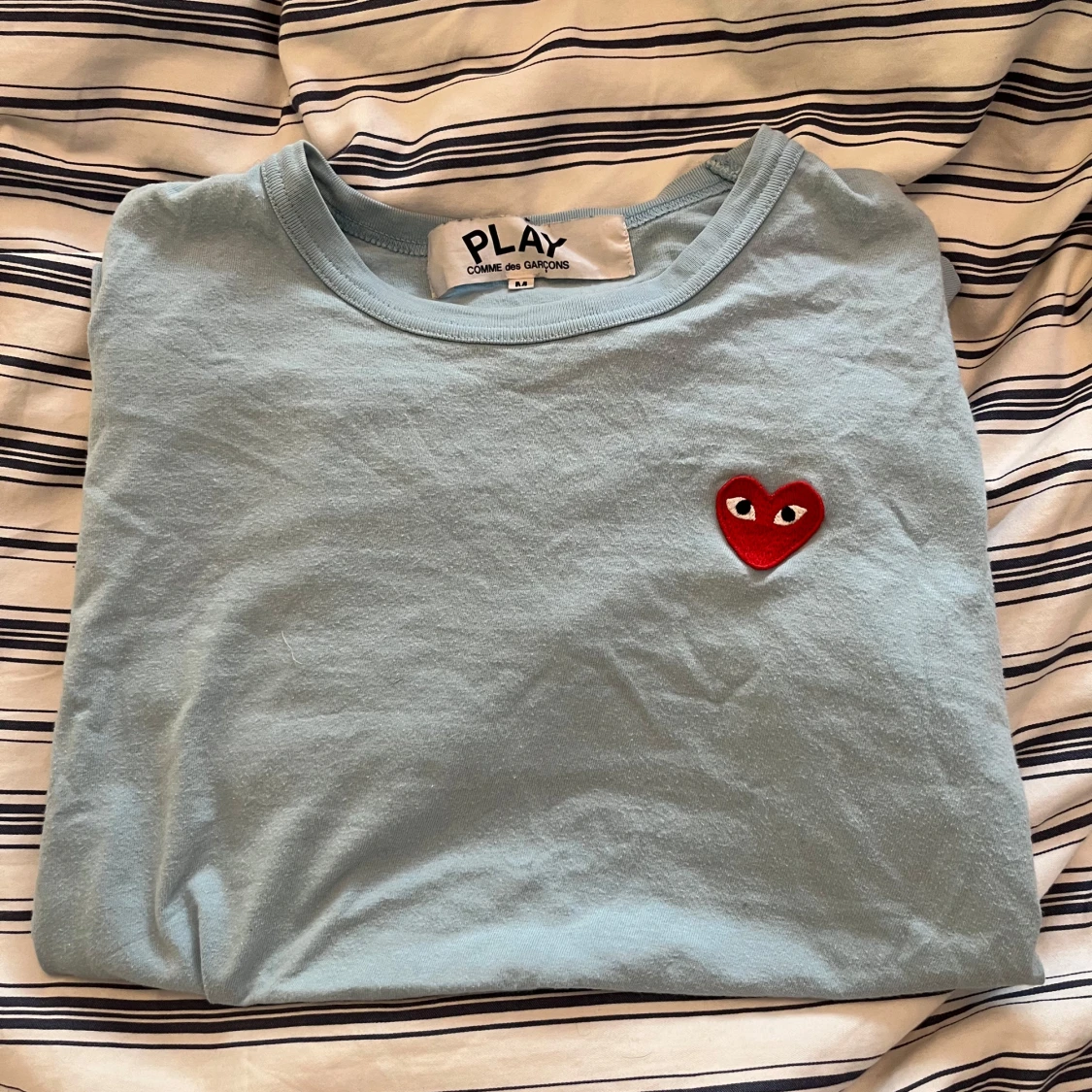 Ljusblå t-shirt från Comme des Garçons - 1