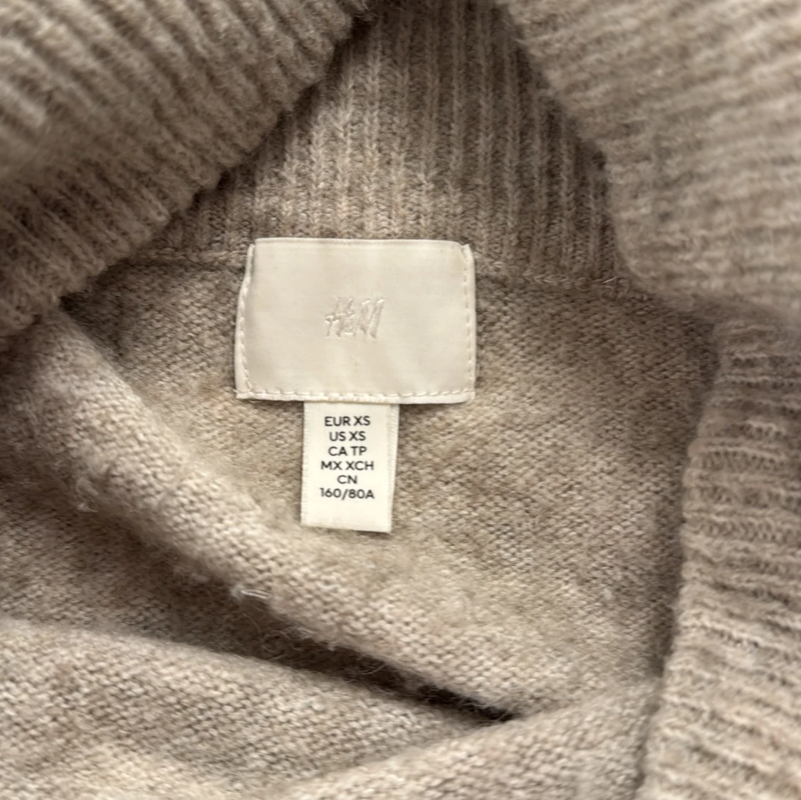 Beige stickad tröja från H&M - 1