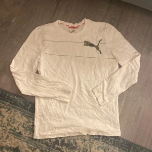 puma tröja - militärprint, köpt på second hand men bra skick 