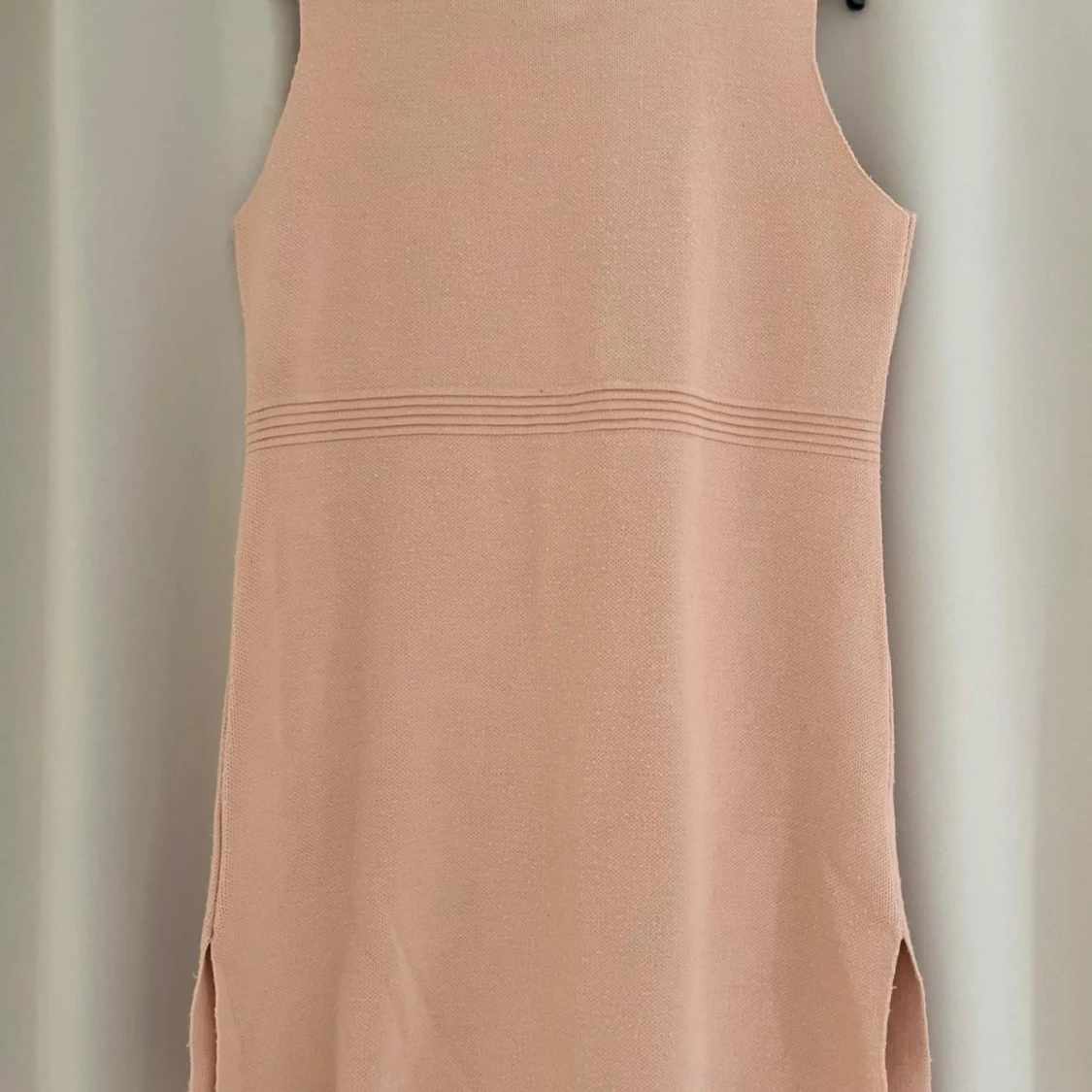 Ljusrosa stickad väst med blommigt broderi - 3