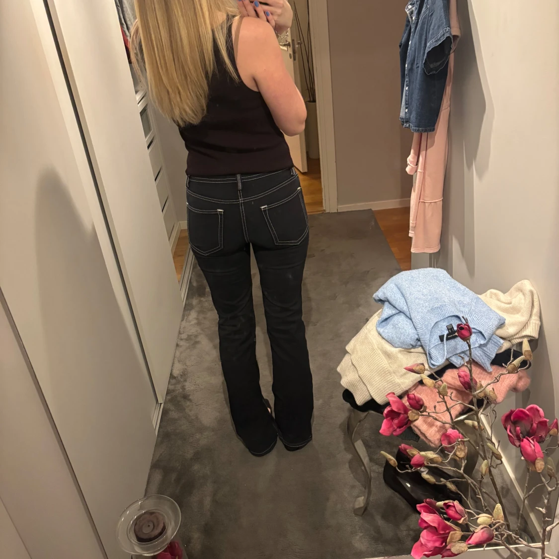 Svarta jeans med vita sömmar - 1