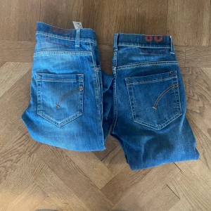 2 par dondup jeans - Säljer 2 par dondup jeans. Båda i storlek Waist 28. Båda är använda och det kan förekomma smått slitage. ( kolla andra annonser för mer information kring jeansen!)