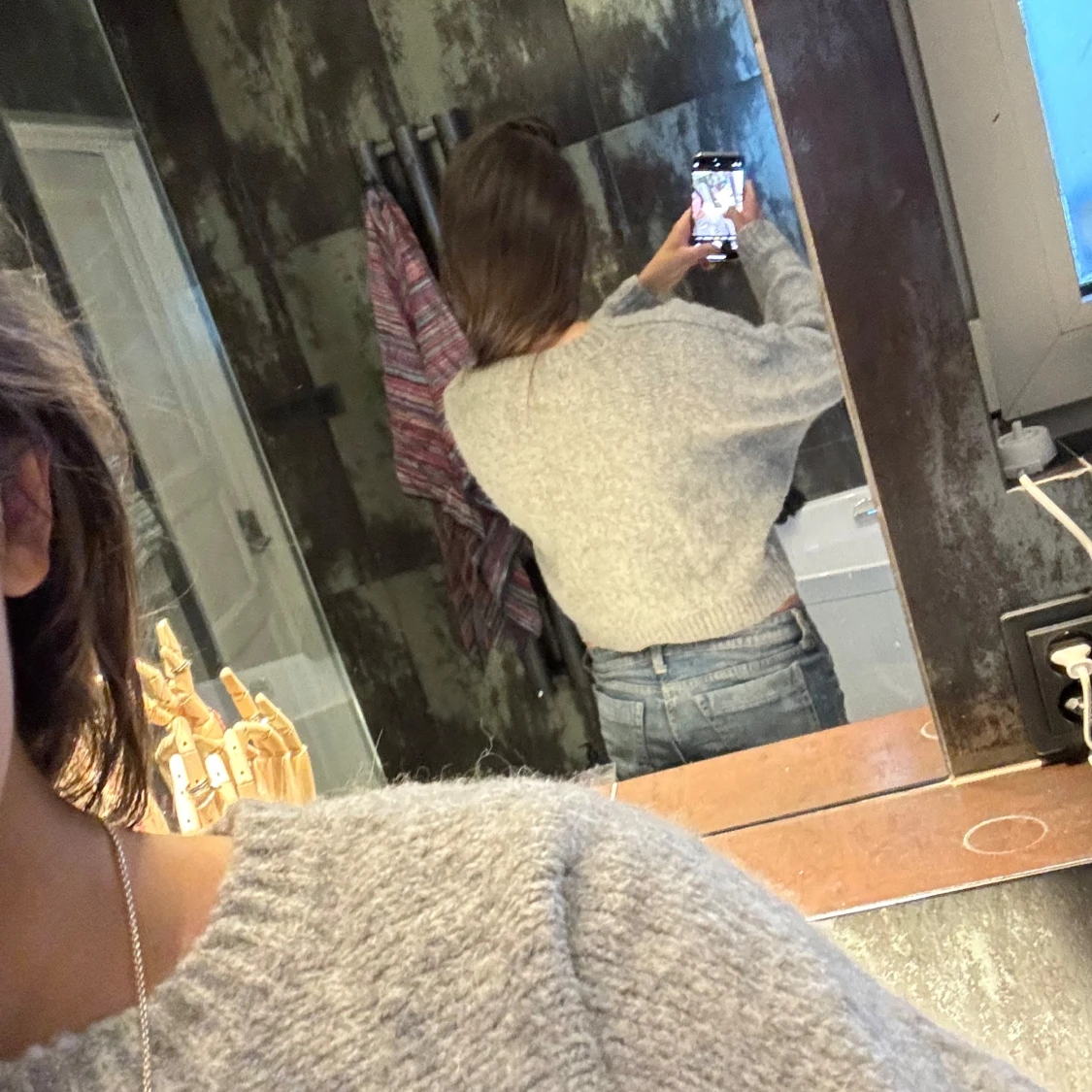 Grå croppad stickad tröja - 2