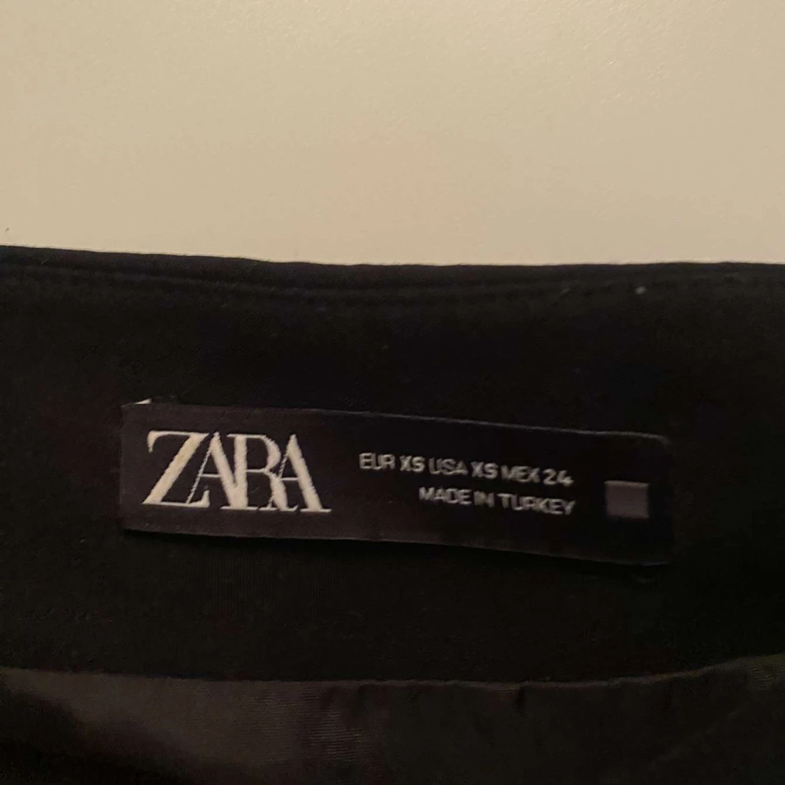 Svart omlottkjol från Zara - 1