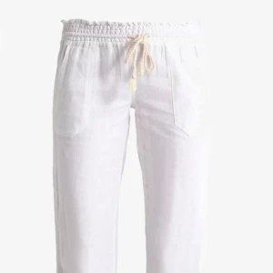 Roxy linnebyxor  - Linnebyxor från roxy, aldrig använda inprincip. Dom sitter som xs/s men är små i storleken. Originalpris 599