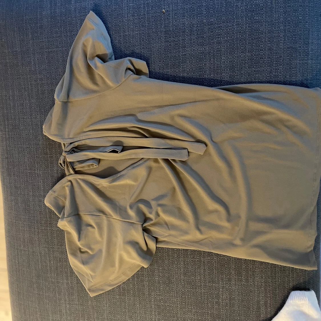 Olivgrön topp med knytning - 2