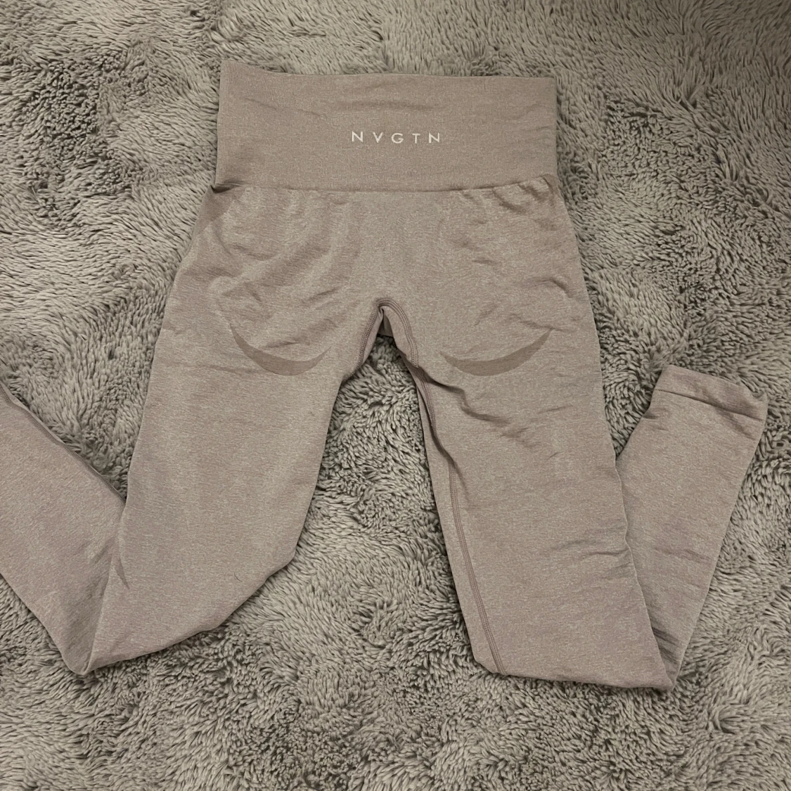Beige leggings från NVGTN - 2
