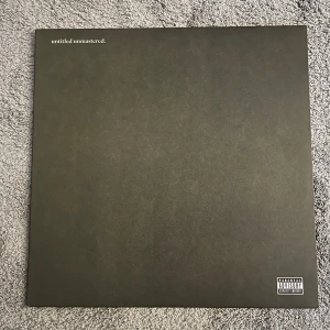 Untitled Unmastered Vinyl - Untitled Unmastered av Kendrick Lamar på vinylskiva. Spelad några enstaka gånger och har inga repor vad jag kan minnas.
