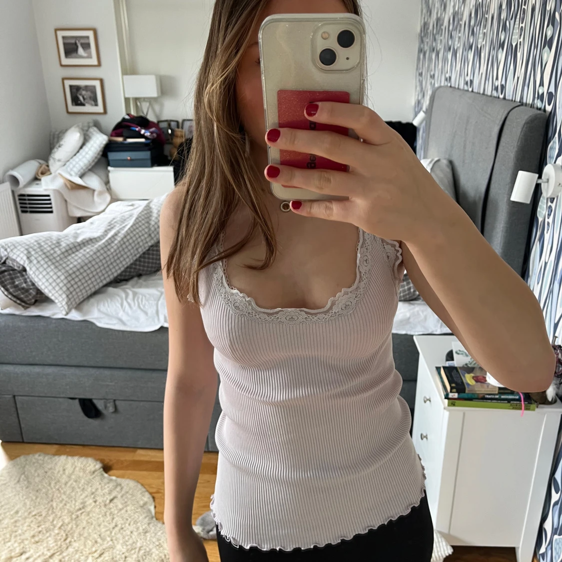 Ljus lilla vintage ribbad linnetopp med spetsdetaljer