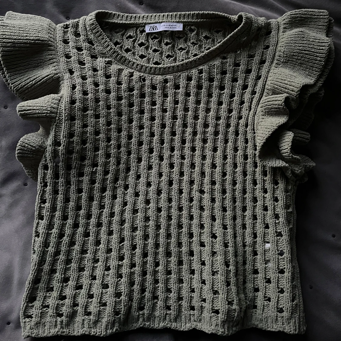 Olivgrön stickad topp från Zara