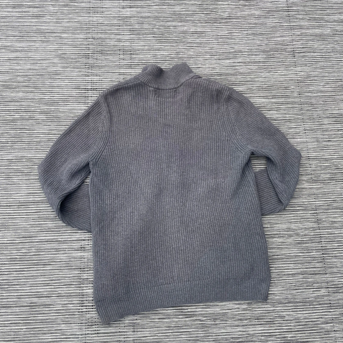 Grå stickad kofta med dragkedja - 1