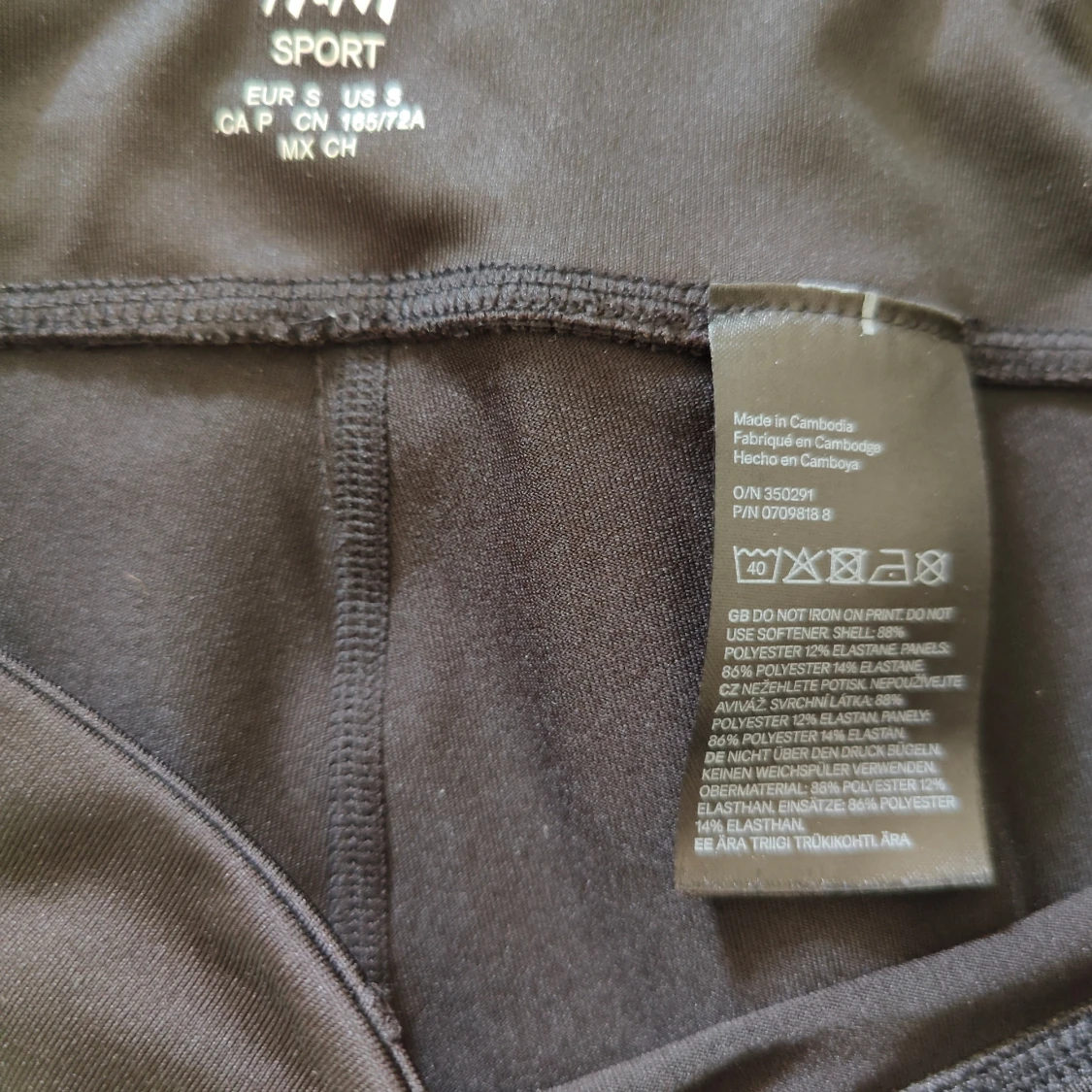 Svarta leggings med vit mönsterdetalj - 2