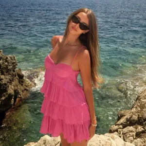 volangklänning - superfin volangklänning från zara💕